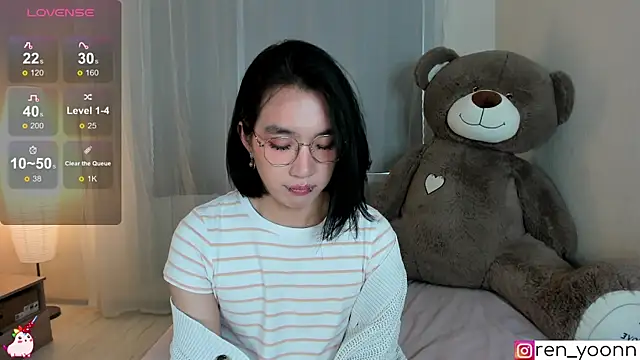 Snapshot of Ren_yoon chatting on 04.28.26 Ren yoon online show from 04.28.26
