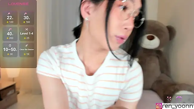 Snapshot of Ren_yoon chatting on 05.03.26 Ren yoon online show from 05.03.26