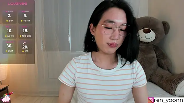 Snapshot of Ren_yoon chatting on 05.16.26 Ren yoon online show from 05.16.26
