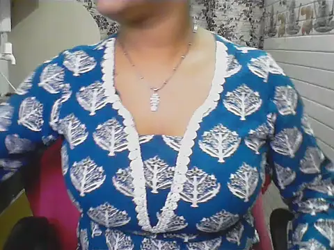 Snapshot of LovingPihu chatting on 06.13.26 LovingPihu online show from 06.13.26