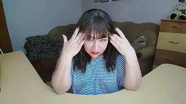 Lucretia Goldi  online show from 02.02.26