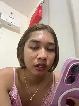 Snapshot of SweetCumFrancine chatting on 05.09.26 SweetCumFrancine online show from 05.09.26