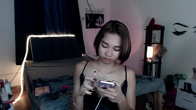 Snapshot of SweetCumFrancine chatting on 05.11.26 SweetCumFrancine online show from 05.11.26