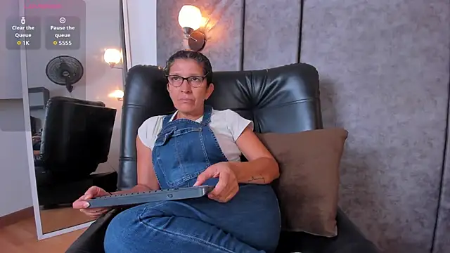Keyla Milf online show from 05.03.26