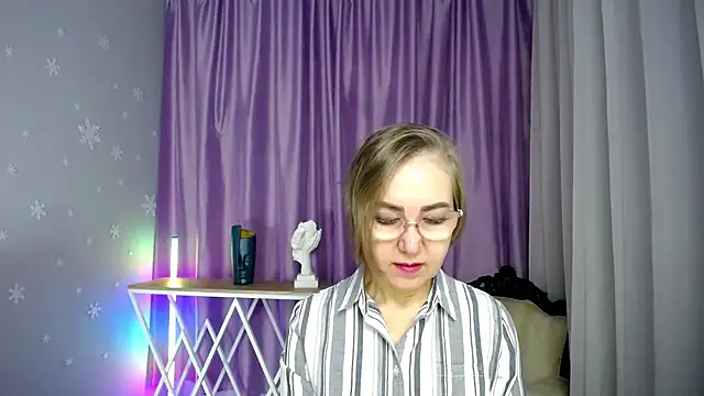 Snapshot of queen_a_n_i chatting on 11.20.25 queen a n i online show from 11.20.25