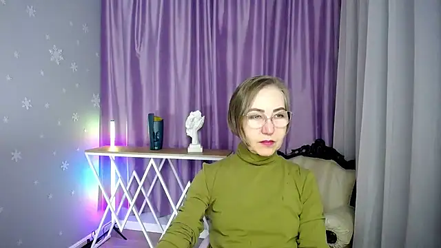 Snapshot of queen_a_n_i chatting on 11.22.25 queen a n i online show from 11.22.25