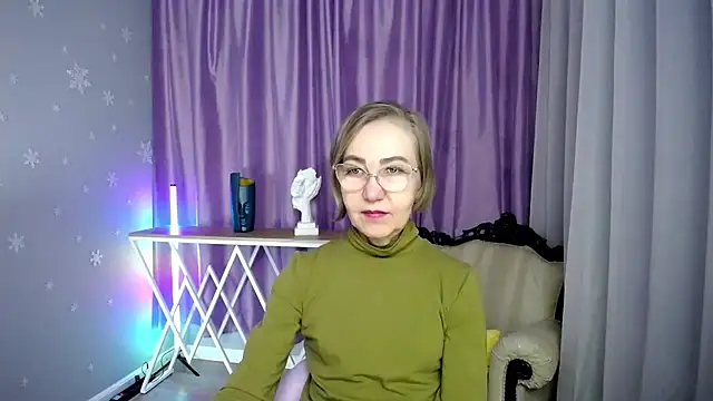 Snapshot of queen_a_n_i chatting on 11.23.25 queen a n i online show from 11.23.25