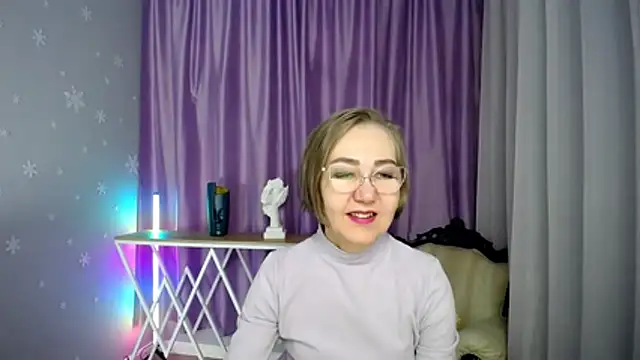 Snapshot of queen_a_n_i chatting on 11.24.25 queen a n i online show from 11.24.25