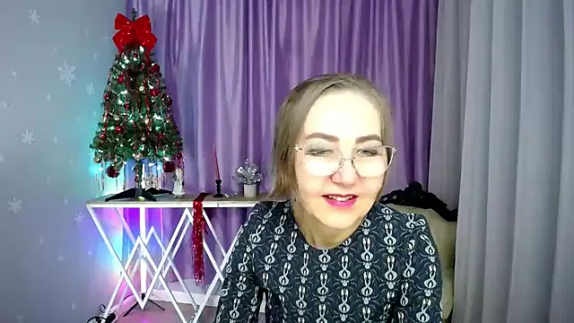 Snapshot of queen_a_n_i chatting on 01.06.26 queen a n i online show from 01.06.26