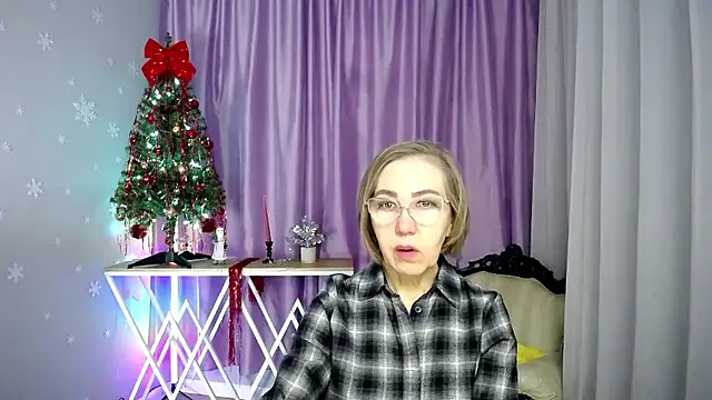 Snapshot of queen_a_n_i chatting on 01.08.26 queen a n i online show from 01.08.26