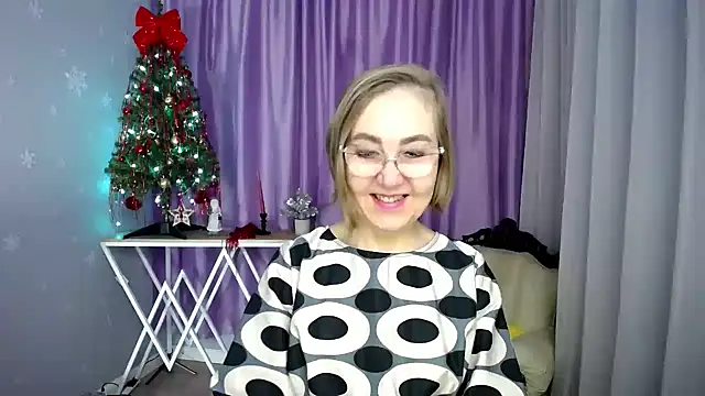 Snapshot of queen_a_n_i chatting on 02.13.26 queen a n i online show from 02.13.26