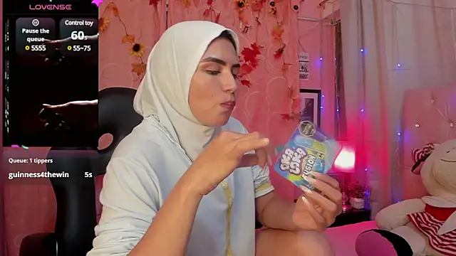 Snapshot of DarshaKhemu chatting on 01.12.25 DarshaKhemu online show from 01.12.25