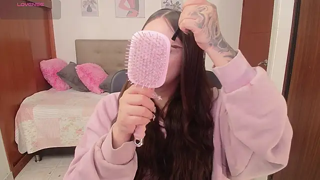 Miley Baker online show from 11.21.25