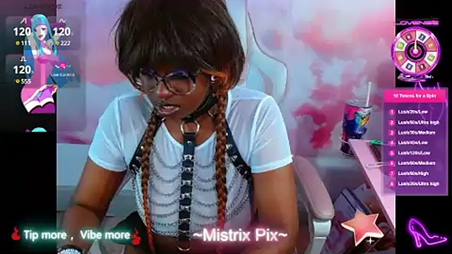 Snapshot of Pixiebob25 chatting on 12.06.24 Pixiebob25 online show from 12.06.24