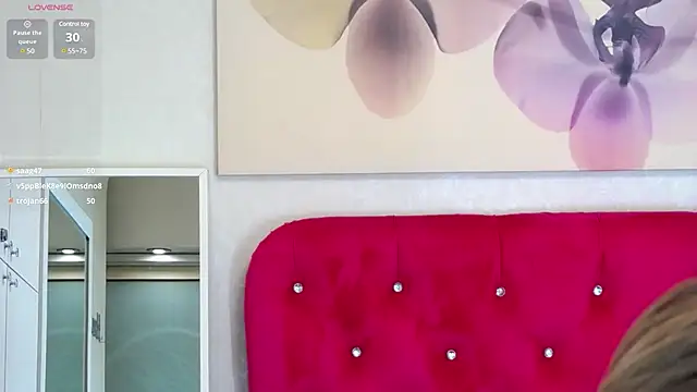 Snapshot of LoraDelNiro chatting on 02.06.25 LoraDelNiro online show from 02.06.25