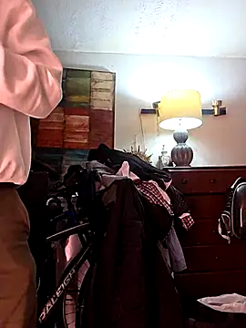 Snapshot of Torresmor chatting on 12.04.25 Torresmor online show from 12.04.25