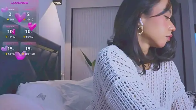 Mia Tin online show from 11.06.25