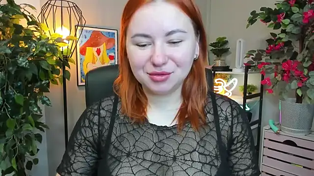 Snapshot of LAYLAxSTAR chatting on 10.30.25 LAYLAxSTAR online show from 10.30.25