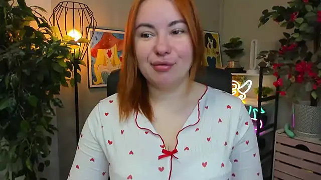 Snapshot of LAYLAxSTAR chatting on 11.12.25 LAYLAxSTAR online show from 11.12.25