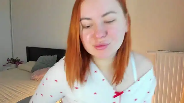 Snapshot of LAYLAxSTAR chatting on 11.19.25 LAYLAxSTAR online show from 11.19.25