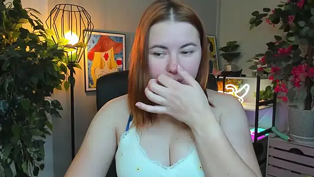 Snapshot of LAYLAxSTAR chatting on 11.25.25 LAYLAxSTAR online show from 11.25.25