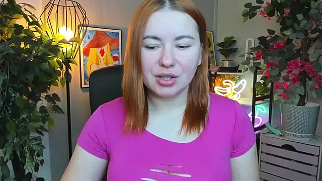 Snapshot of LAYLAxSTAR chatting on 12.02.25 LAYLAxSTAR online show from 12.02.25