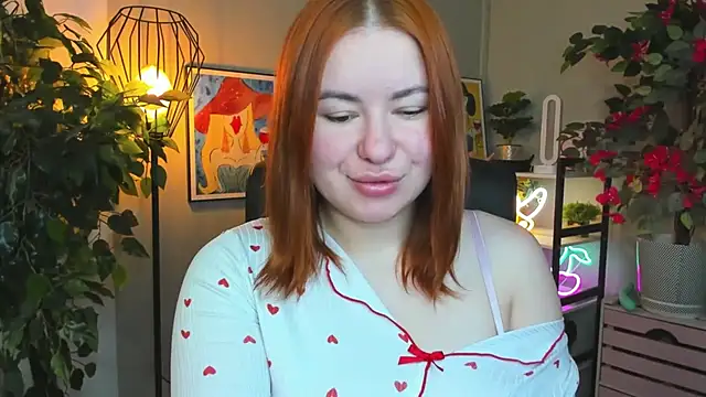 Snapshot of LAYLAxSTAR chatting on 12.14.25 LAYLAxSTAR online show from 12.14.25