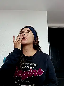 Snapshot of karolkim022 chatting on 10.08.25 karolkim022 online show from 10.08.25