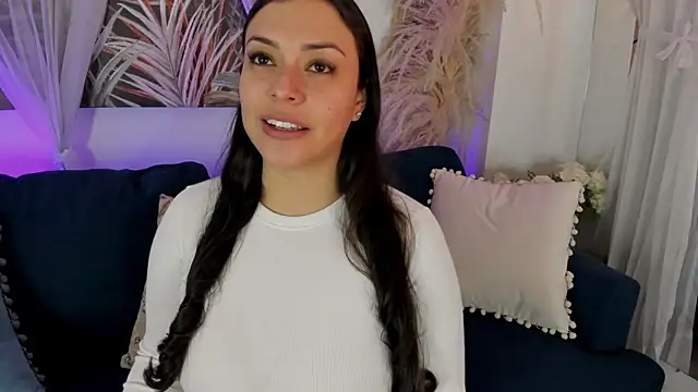 Snapshot of Nicolle_W chatting on 05.06.26 Nicolle W online show from 05.06.26