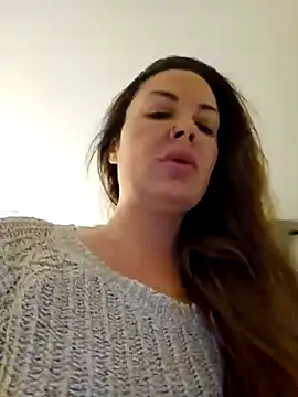 Snapshot of RebeccaXO_ chatting on 02.05.25 RebeccaXO online show from 02.05.25