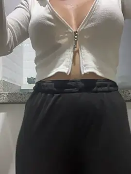 Snapshot of DulceMya6 chatting on 07.17.26 DulceMya6 online show from 07.17.26