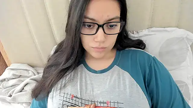 Snapshot of roniewester chatting on 03.06.26 roniewester online show from 03.06.26