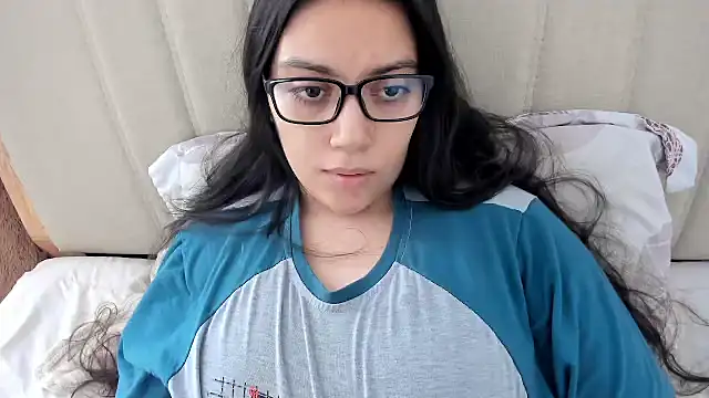 Snapshot of roniewester chatting on 03.07.26 roniewester online show from 03.07.26