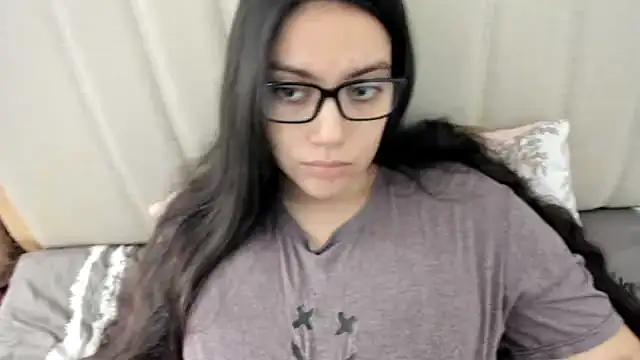 Snapshot of roniewester chatting on 03.11.26 roniewester online show from 03.11.26