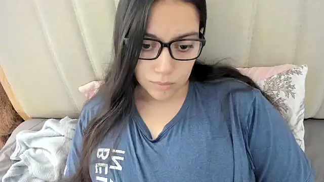 Snapshot of roniewester chatting on 03.12.26 roniewester online show from 03.12.26