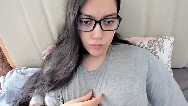 Snapshot of roniewester chatting on 03.15.26 roniewester online show from 03.15.26