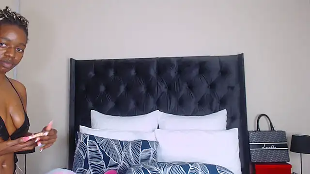 Snapshot of Sexynaughty_Gal chatting on 02.02.25 Sexynaughty Gal online show from 02.02.25