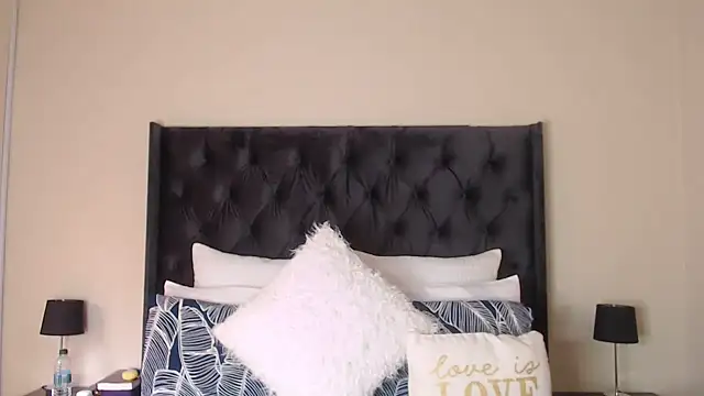 Snapshot of Sexynaughty_Gal chatting on 03.02.25 Sexynaughty Gal online show from 03.02.25