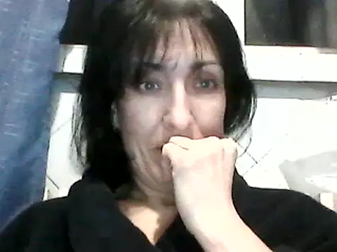 Snapshot of SunnyAmorre chatting on 12.27.24 SunnyAmorre online show from 12.27.24