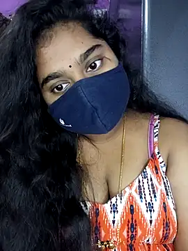 Snapshot of riya-baby chatting on 01.11.25 riya-baby online show from 01.11.25