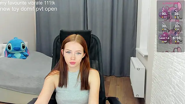 Snapshot of Hot_Mia_ chatting on 12.02.24 Hot Mia  online show from 12.02.24
