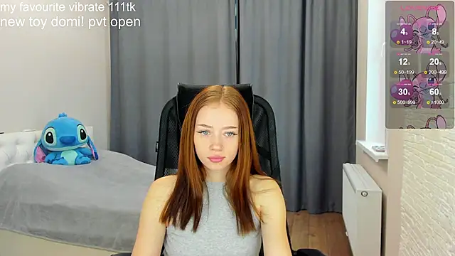 Snapshot of Hot_Mia_ chatting on 12.04.24 Hot Mia  online show from 12.04.24