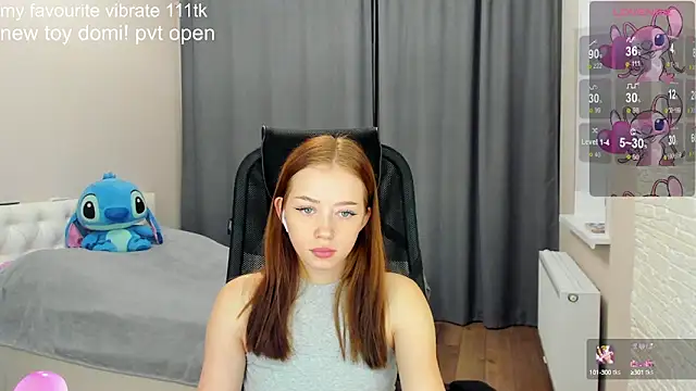 Snapshot of Hot_Mia_ chatting on 12.04.24 Hot Mia  online show from 12.04.24