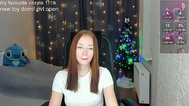 Snapshot of Hot_Mia_ chatting on 12.08.24 Hot Mia  online show from 12.08.24