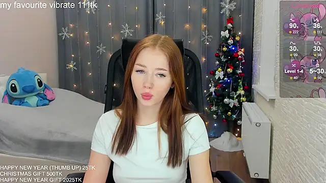 Snapshot of Hot_Mia_ chatting on 12.29.24 Hot Mia  online show from 12.29.24