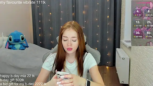 Snapshot of Hot_Mia_ chatting on 01.21.25 Hot Mia  online show from 01.21.25