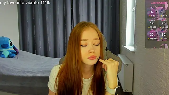 Snapshot of Hot_Mia_ chatting on 03.05.25 Hot Mia  online show from 03.05.25