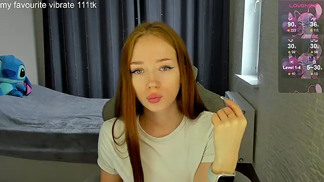 Snapshot of Hot_Mia_ chatting on 03.11.25 Hot Mia  online show from 03.11.25