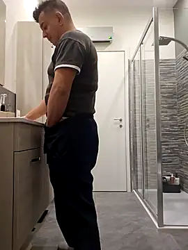 Snapshot of kekko-1982 chatting on 12.20.24 kekko-1982 online show from 12.20.24