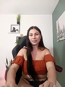 Snapshot of bella_99_ chatting on 12.21.24 bella 99 online show from 12.21.24